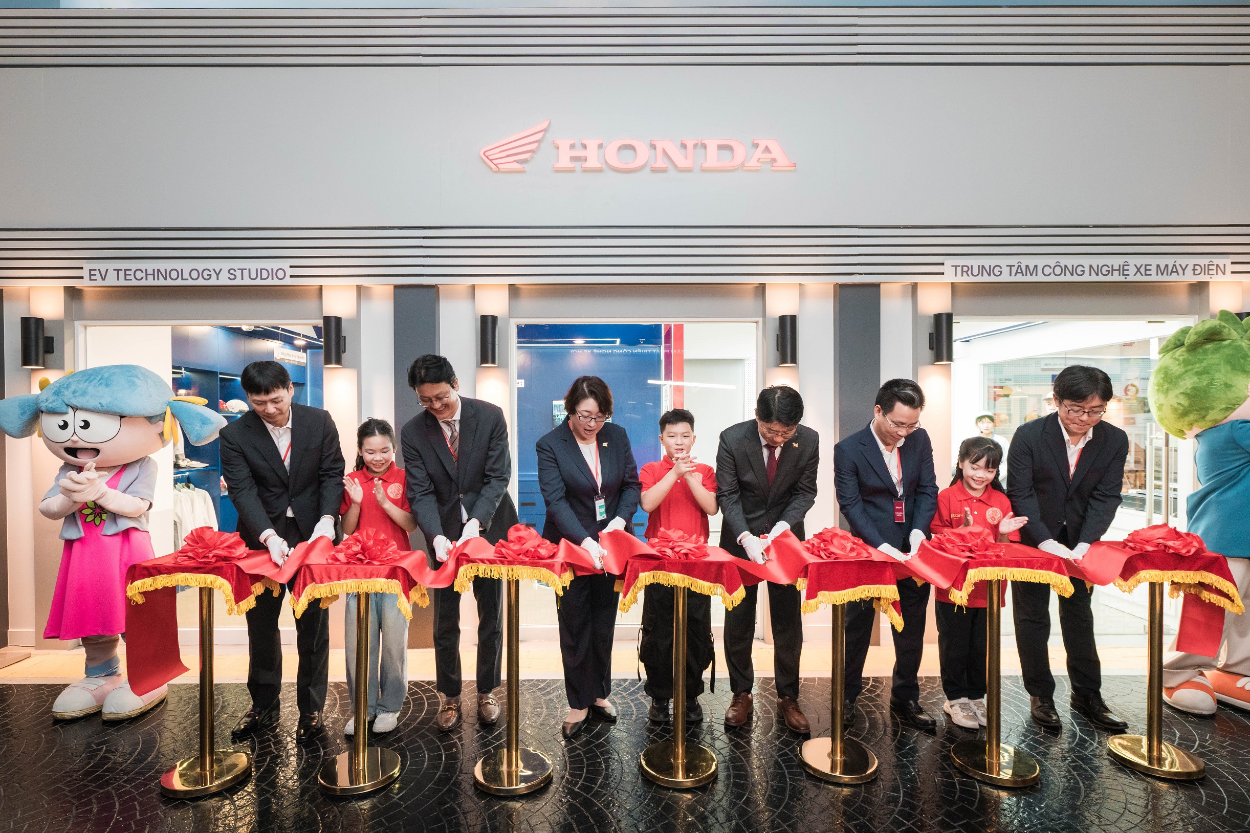 Honda Việt Nam mở Trung tâm Công nghệ Xe máy điện dành cho trẻ em tại Hà Nội