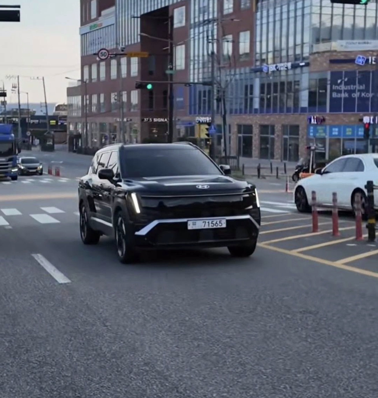 Hyundai Tucson thế hệ mới bản màu đen lộ diện trên đường phố